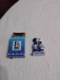 Delft kissing couple
