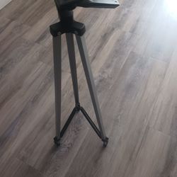 Tripod Ajustabe 2 Feet Adjust UP To 4 Feet