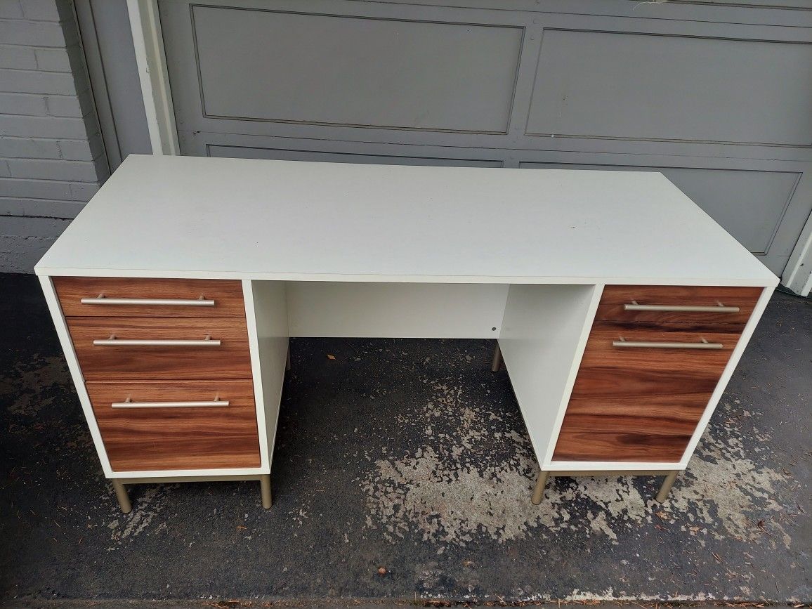 Free Desk