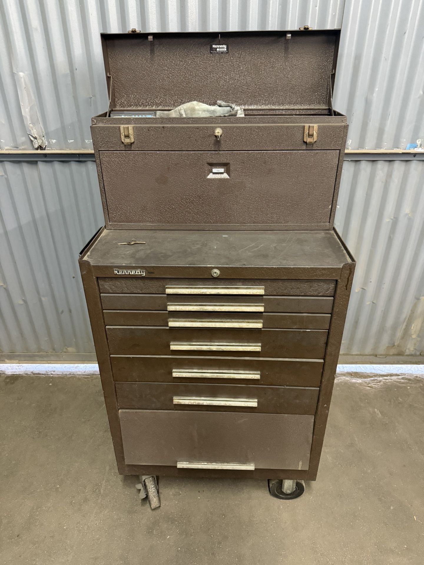 KENNEDY TOOL BOX W KEYS