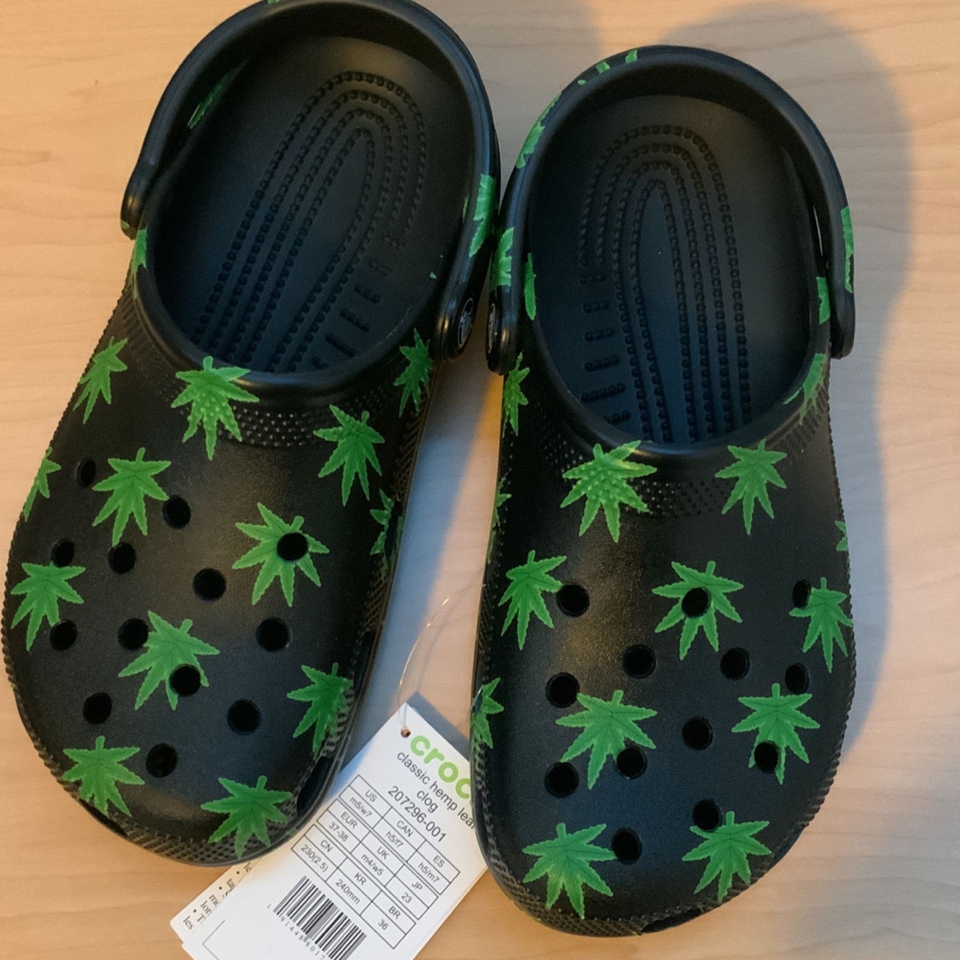 Classic Hemp Leaf Clog - Crocs
