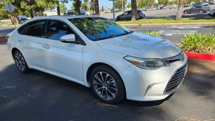 2016 Toyota Avalon XLE Premium - 1 owner / Clean title