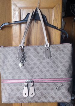 Beautiful Toto Bag Guess 🩷🩷🩷🩷$$$35
