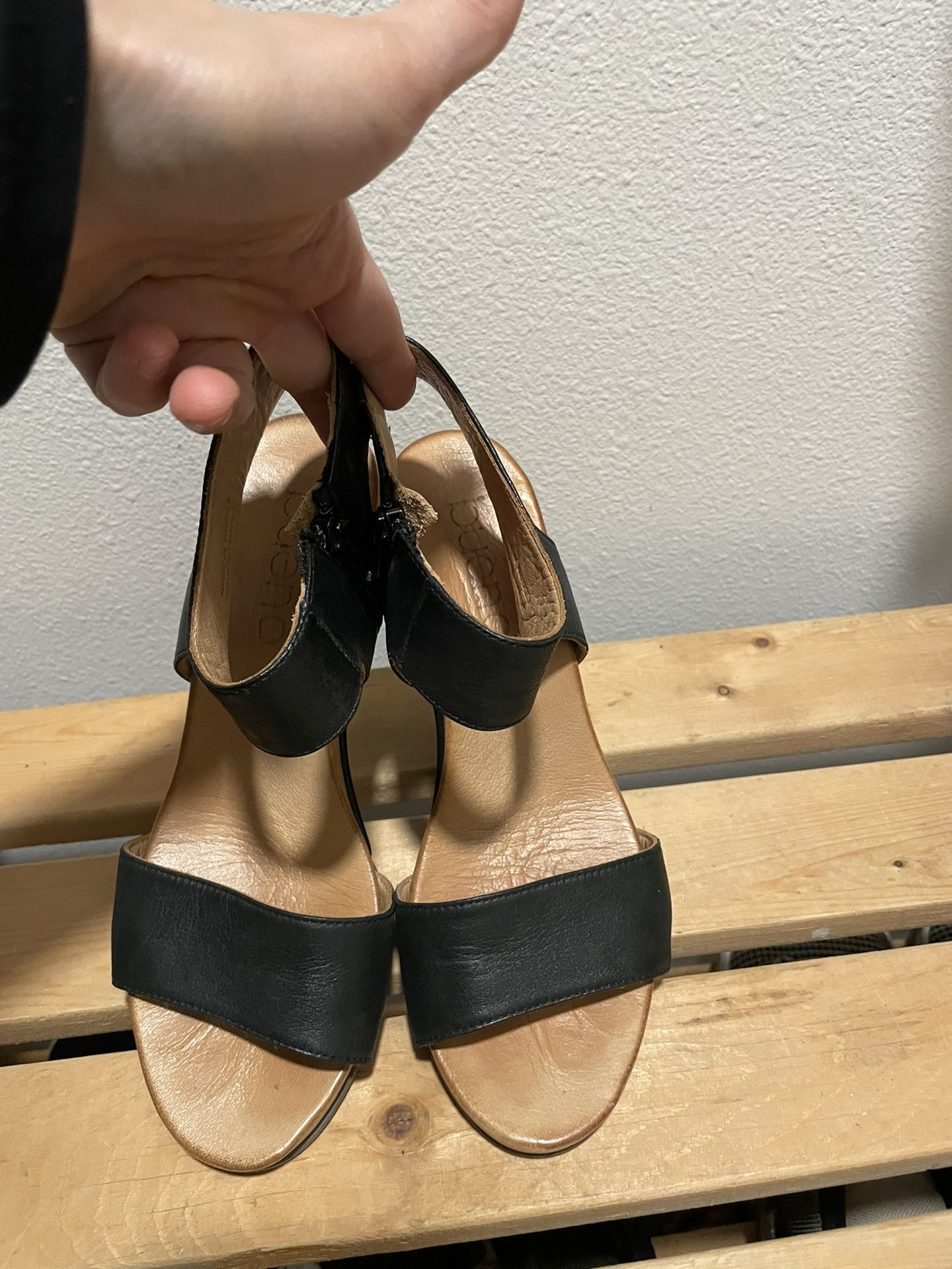 Bueno Ida Wedge Sandal Sz 6.5 Leather