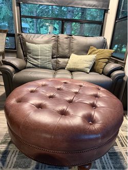 Pottery Barn Martin Round Leather Brown Ottoman