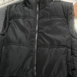 Women’s Black Cropped Puffer Vest 