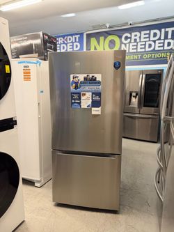 Midea Refrigerator 30" Wide