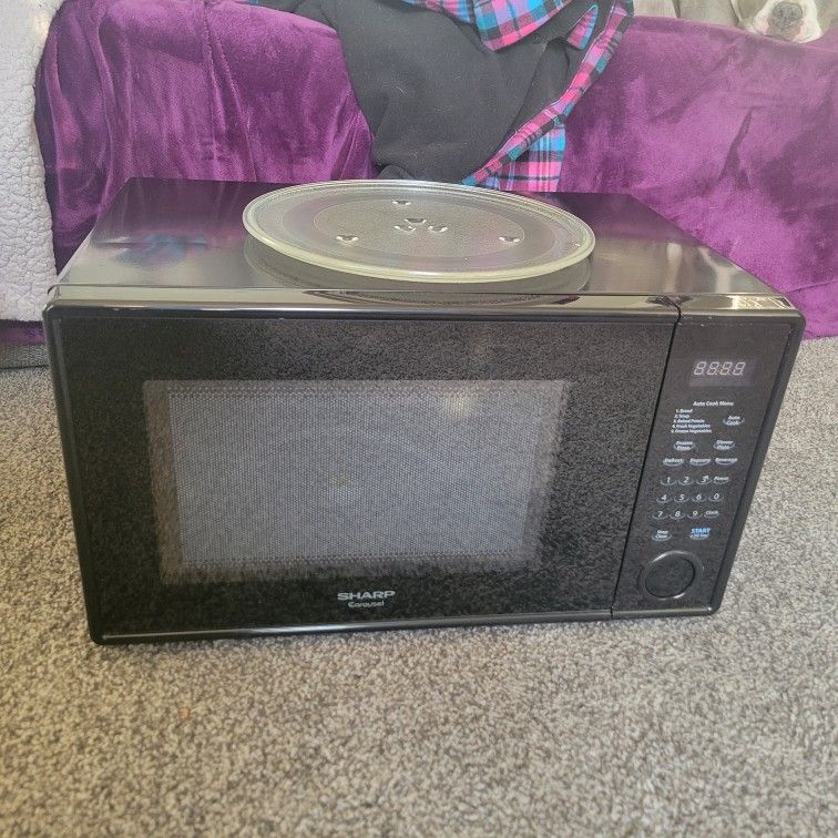 Sharp 1.1 Cu. Ft. Countertop Microwave Oven – Excellent Used Condition