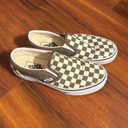 New Vans Size : 4.5 men 6.0 Women