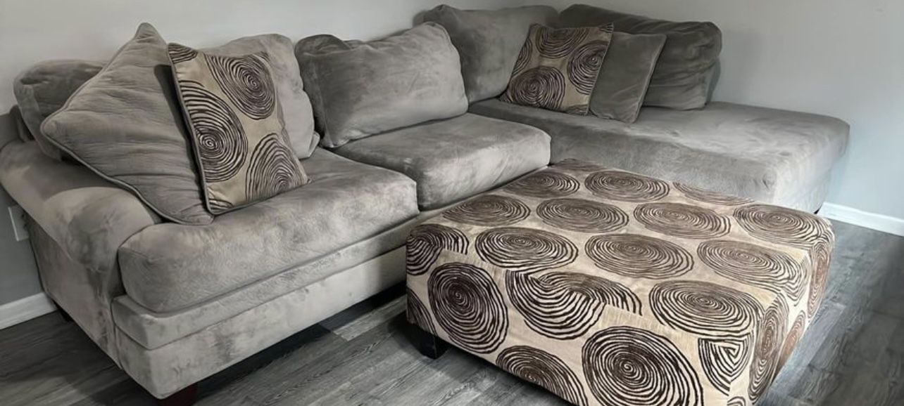 Gray Sectional With Ottoman