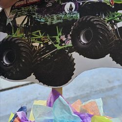 Monster jam center pices