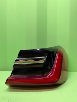 2020 2021 2022 BMW 740i 750i M760i Right Passenger Side Quarter Panel / Outer Tail Light OEM  H4985464801