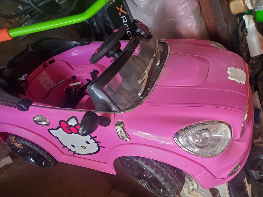 Hello Kitty Toddler Car