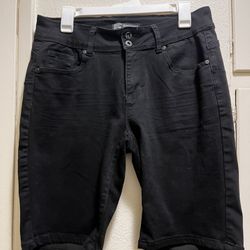 Black Shorts 