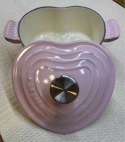 Le Creuset Cocotte D'amour Dish SHELL PINK 2L Heart shaped Cast Iron