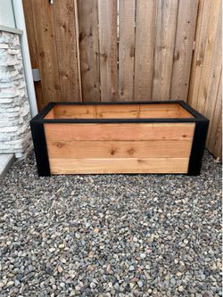 Cedar wPlanter Box – Handmade | 2’ x 4’ x 17” Tall