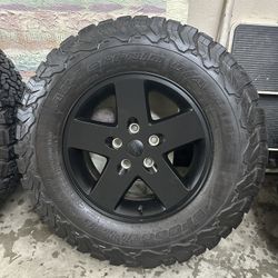 Jeep 17” Oem Wheels And Tires BFG Ko2 265/70/17 5pc Set 85% Thread Life Dot 21