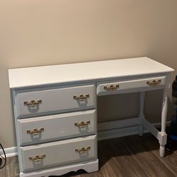 White vintage Desk