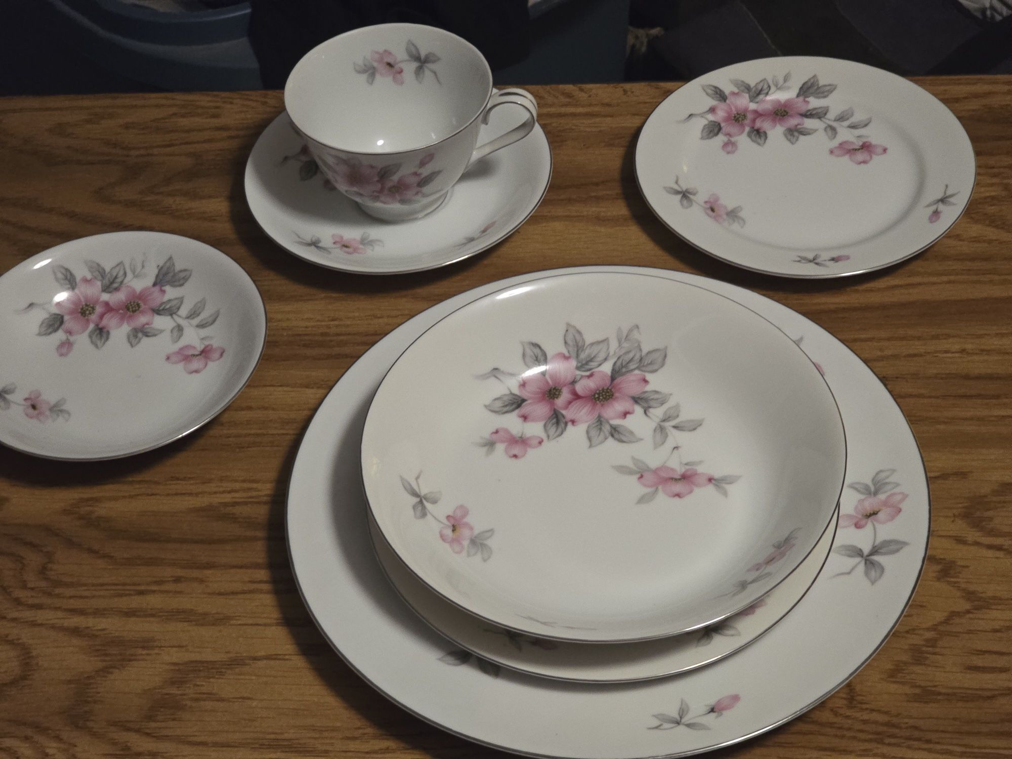 92 Piece China Set