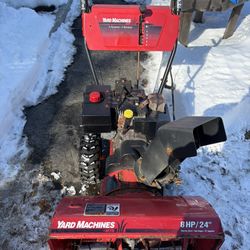 Snow Blower Yard Machine 824 Electric Start