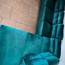 Brand New Sectional Sofa With All Pillows Included 