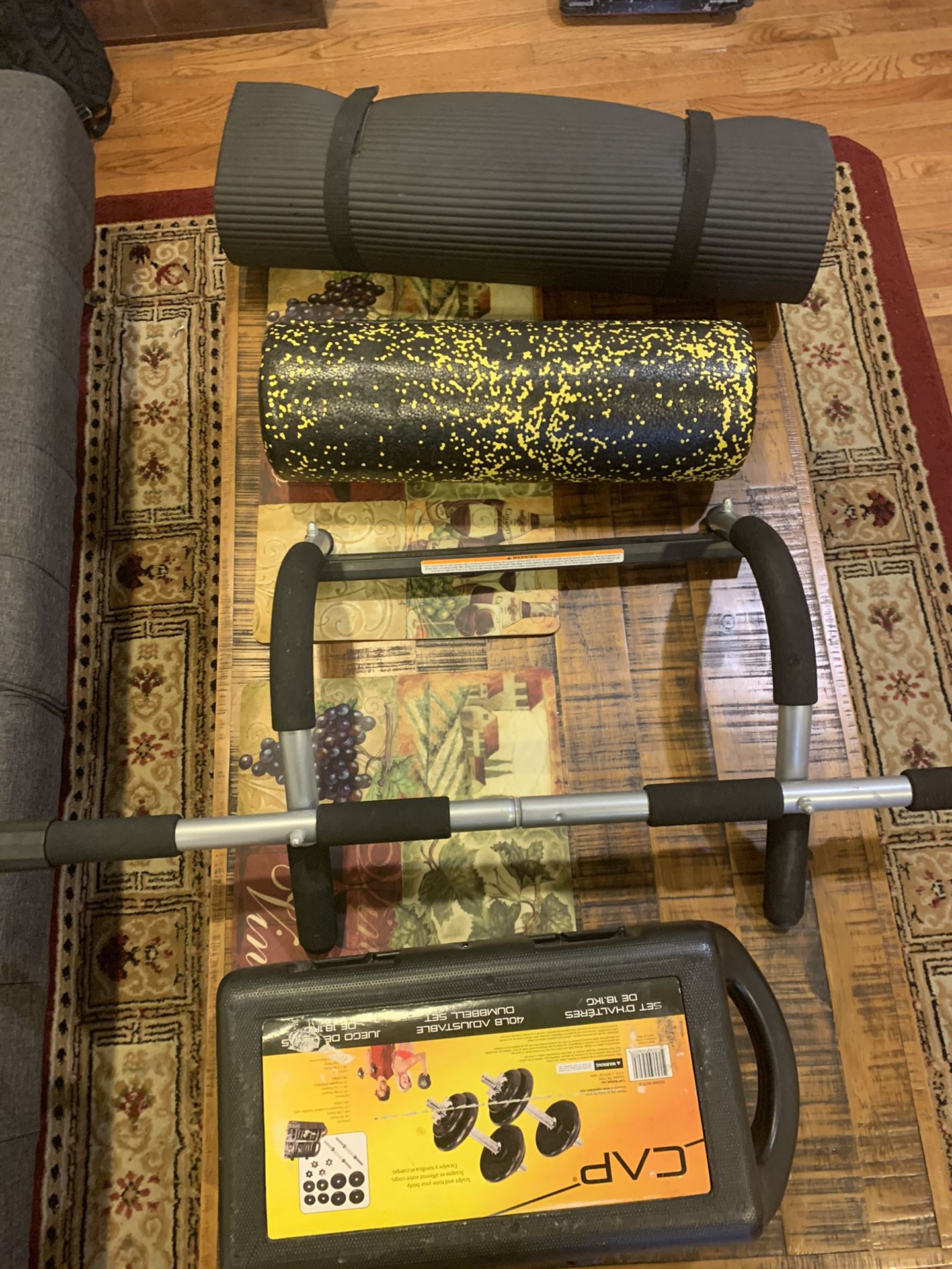 Gym Equipment : Mat, pull-up bar, Foam Roller, weights