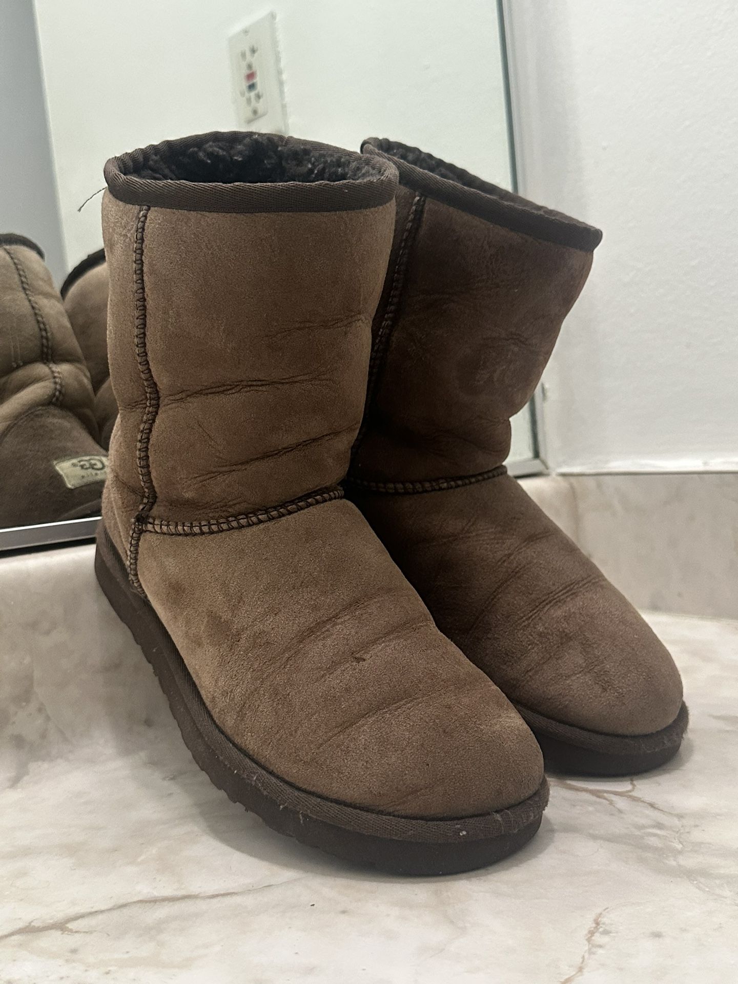 Brown UGG Classic Short Boots size 8