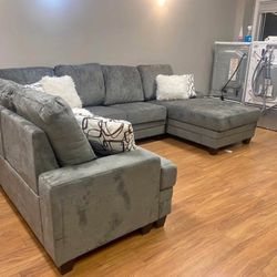 OVERSIZED U SHAPED SECTIONAL $975 INCLUDING DELIVERY AND ASSEMBLY!!!!!  