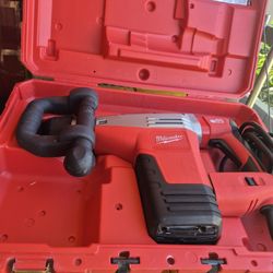 MILWAUKEE SDS MAX DEMOLITION  HAMER 