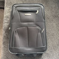 Rockland Carry On Size Luggage 
