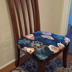 6 Wooden Chairs