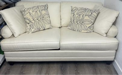 Seldens brand couch with pull out bed