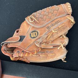 Wilson Signature Model A2331 Baseball Glove