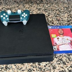 PS4 Slim 