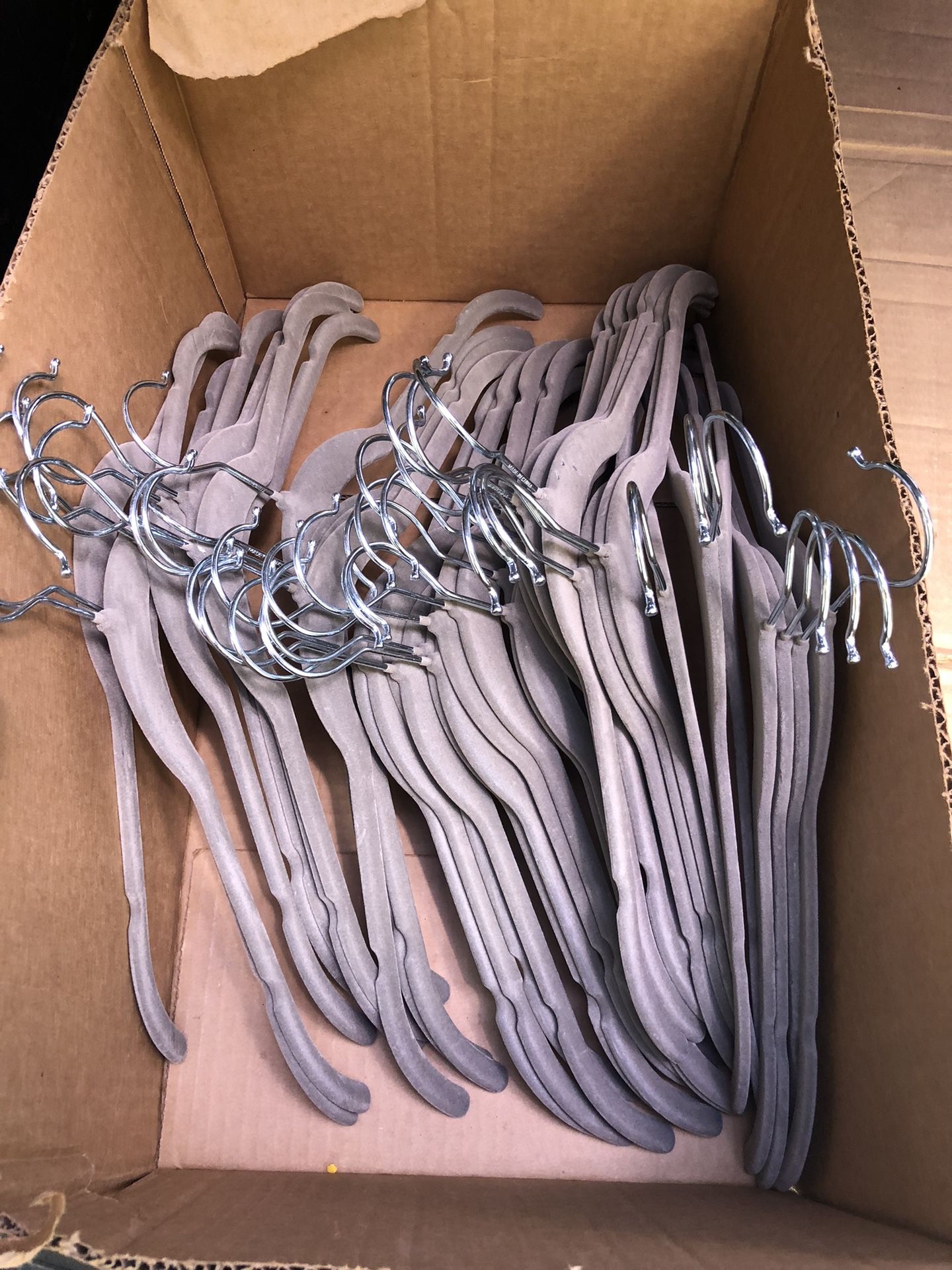 40 Velvet Hangers