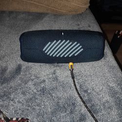 JBL CHARGE 5 " BLUE- EXCELLENT!