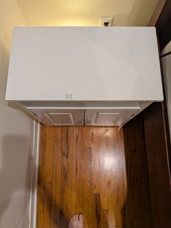 White nightstand/end table