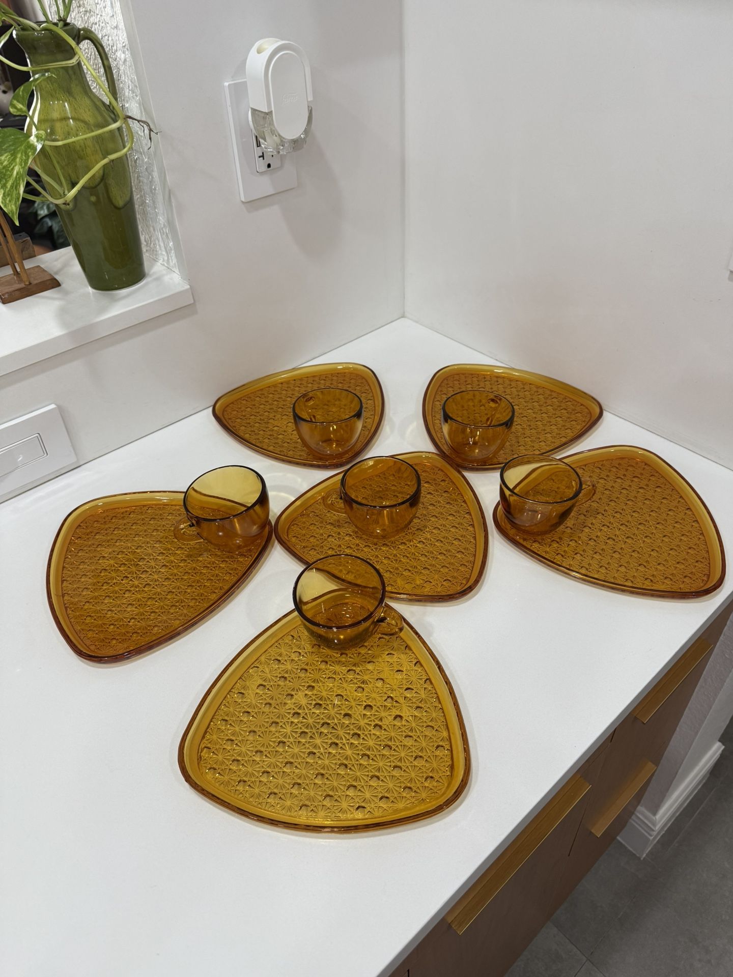 Vintage Mid Century Modern Amber Glass Snack Set of 6 Daisy & Button, Anchor Hocking