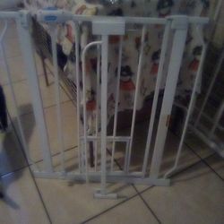 Dog gate/ Baby Gate 