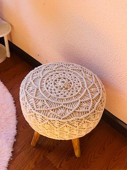 Macrame Woven Round Stool ā Excellent Condition š¤