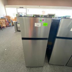 Vissani MDFF7SS 7.1 cu. ft. Top Freezer Refrigerator RU54