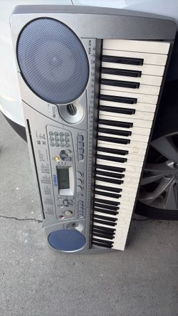 Yamaha electric keyboard