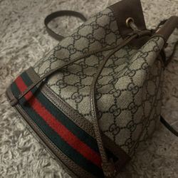 Gucci GG  Supreme Ophidia Bucket Bag 