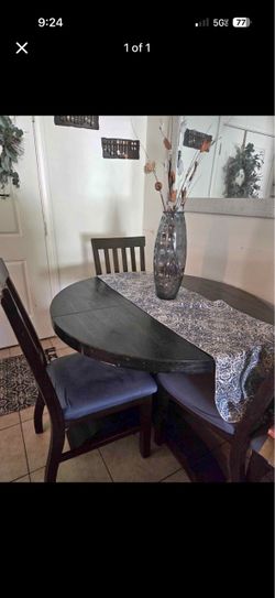 Round kitchen table