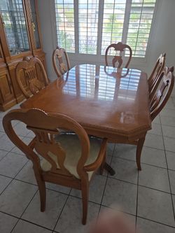 Dinning Roon Table And Hutch Set $400 0r OBO