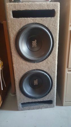 Duel 10"JBL woofer with 4 channel amplifier and 2.02 farad.