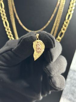 14kt Gold Virgen Mary Pendant / Colgante de La Virgen Oro 14kt