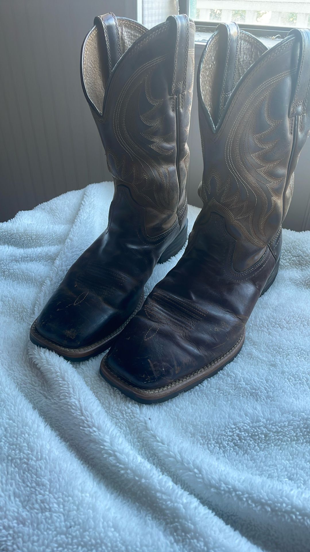 Ariat Square Toed Cowboy Boots