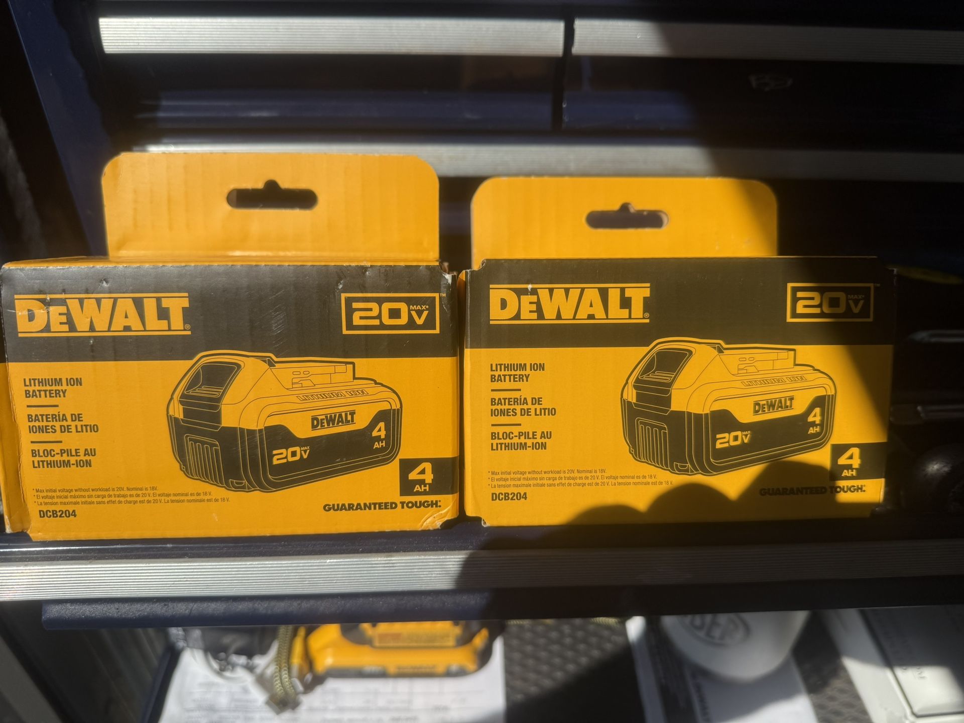 Dewalt 20V Max 4-AH Batteries (2) Combo Kit