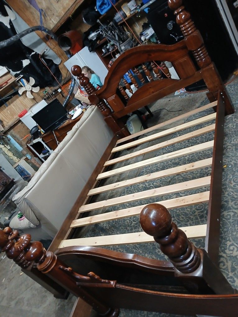 2 queen-size solid wood bed frames
